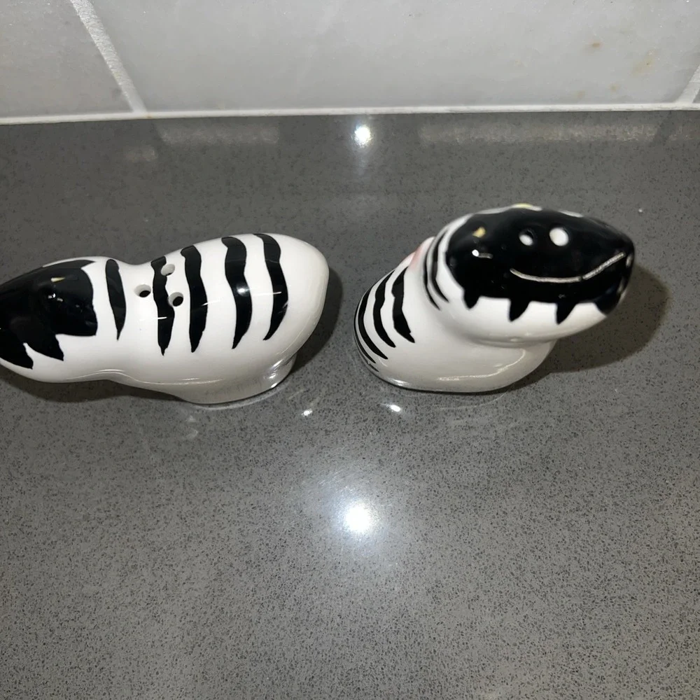Vintage Salt pepper Cats Shakers Kittens Ceramic